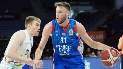 Anadolu Efes'ten evinde rahat galibiyet