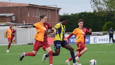 Derbiyi kazanan Fenerbahçe liderliğini sürdürdü