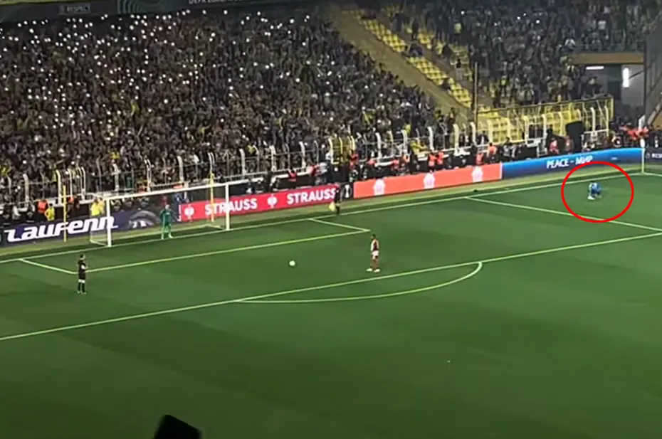 Fenerbahçe maçında 3 penaltı kurtaran kaleciden "muska" itirafı - 8 Fenerbahçe maçında 3 penaltı kurtaran kaleciden "muska" itirafı - 8
