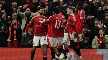 Manchester United evinde çeyrek finale yükseldi: Bruno Fernandes'ten hat-trick