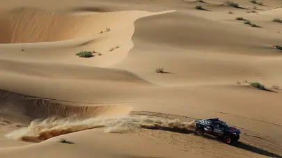 Carlos Sainz, Dakar Rallisi'nde 6. etabın ilk gününde zirvede