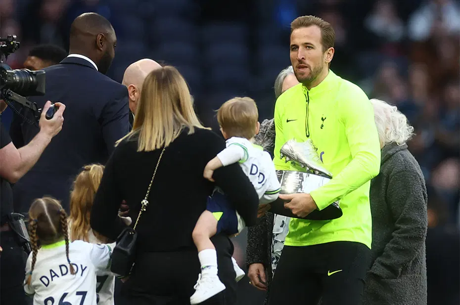 Harry Kane ödülünü aldı - 3