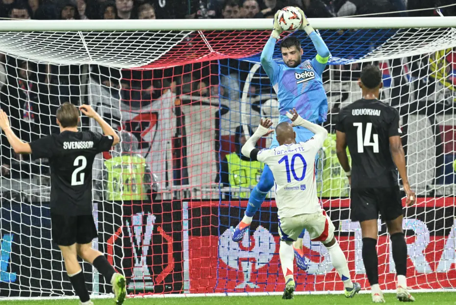 Nihat Kahveci maç sonu Beşiktaşlı futbolcuya seslendi: "Kaseti al, sakla" - 11