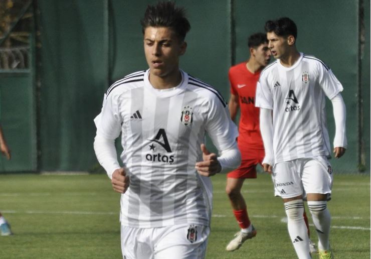 Baran Kalkavan kimdir, kaç yaşında ve hangi takımlarda oynadı? Beşiktaş’ın genç stoperi Baran Kalkavan’ın kariyeri ve istatistikleri