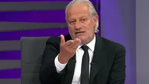 Tugay Kerimoğlu, Galatasaraylı oyuncuya yüklendi: "Israr etmeyin, olmuyor" Tugay Kerimoğlu, Galatasaraylı oyuncuya yüklendi: "Israr etmeyin, olmuyor"