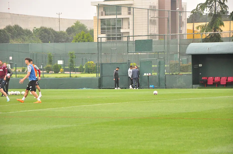 Trabzonspor idmanında üzücü gelişme: Sahayı böyle terk etti - 3