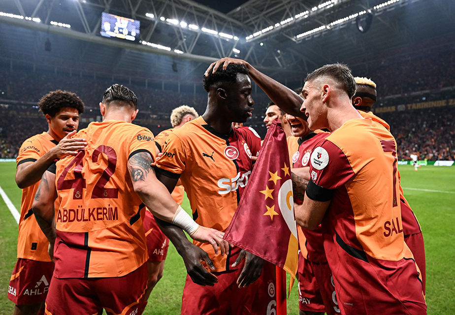 Derbiyi kazanan Galatasaray liderliğini perçinledi