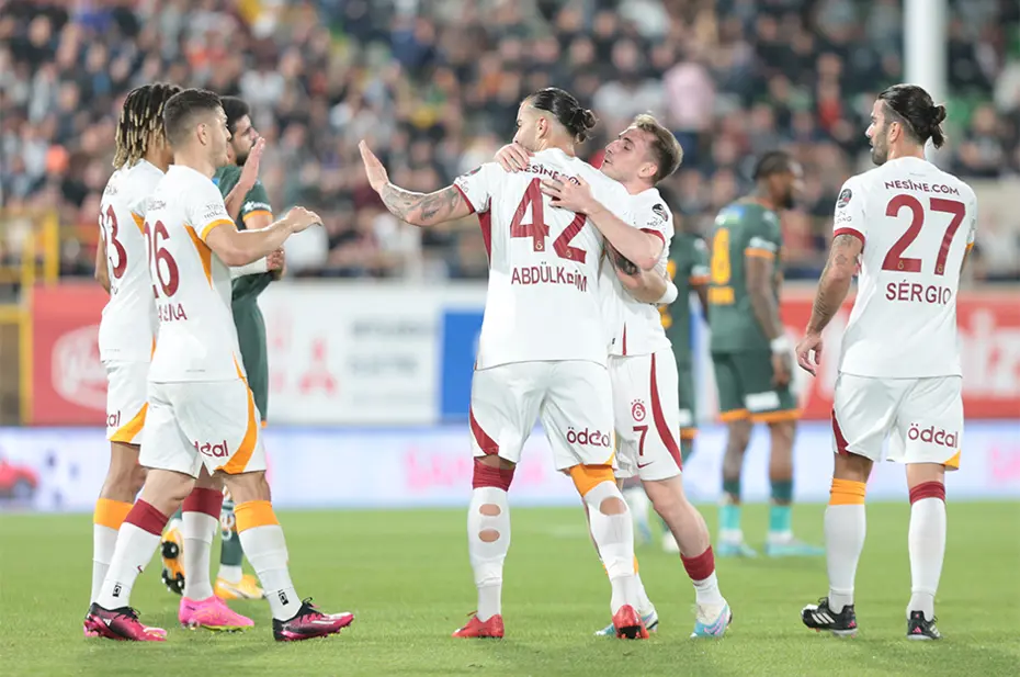 Galatasaray'da sezon sonu 5 ayrılık; birisi kulübeye - 8