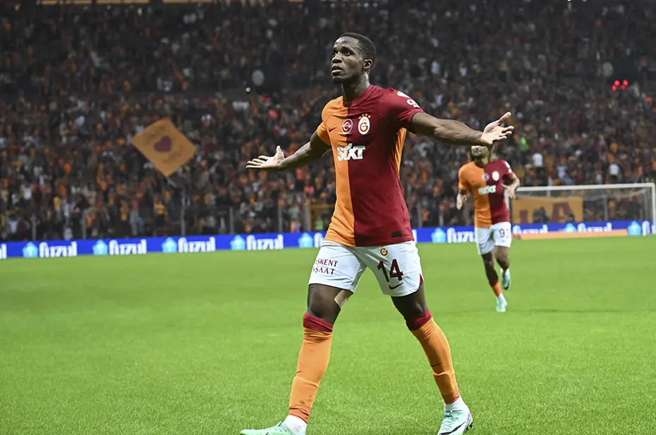 Gündeme damga vurdu; "Wilfried Zaha yanıyor" - 10