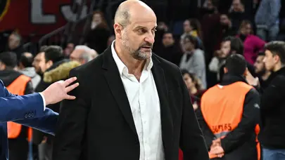 Taraftarlarla tartışan Mitrovic istifa etmeyi düşünmüyor