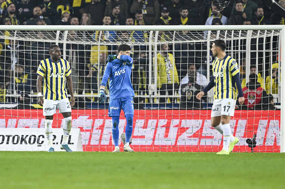 Sonradan oyuna girdi kırmızı kart gördü
