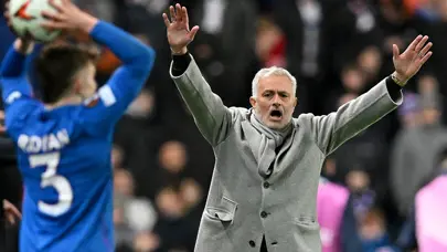 Fenerbahçeli yıldız gözyaşlarını tutamadı: Rangers maçı sonrası soyunma odasında neler yaşandı?