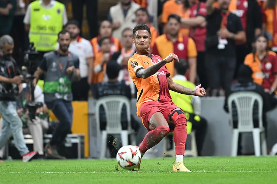 Galatasaray'da yeni sezonun ilk transferi: Sözleşmesindeki madde ortaya çıktı - 3 Galatasaray'da yeni sezonun ilk transferi: Sözleşmesindeki madde ortaya çıktı - 3