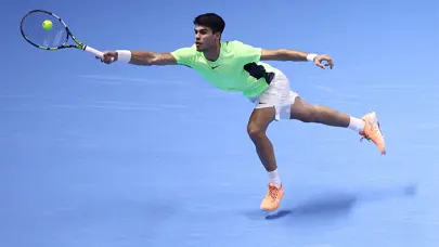 Carlos Alcaraz, ATP Finalleri'ne yenilgiyle başladı