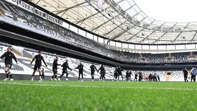 Beşiktaş, Konyaspor hazırlıklarına Tüpraş Stadyumu'nda devam etti