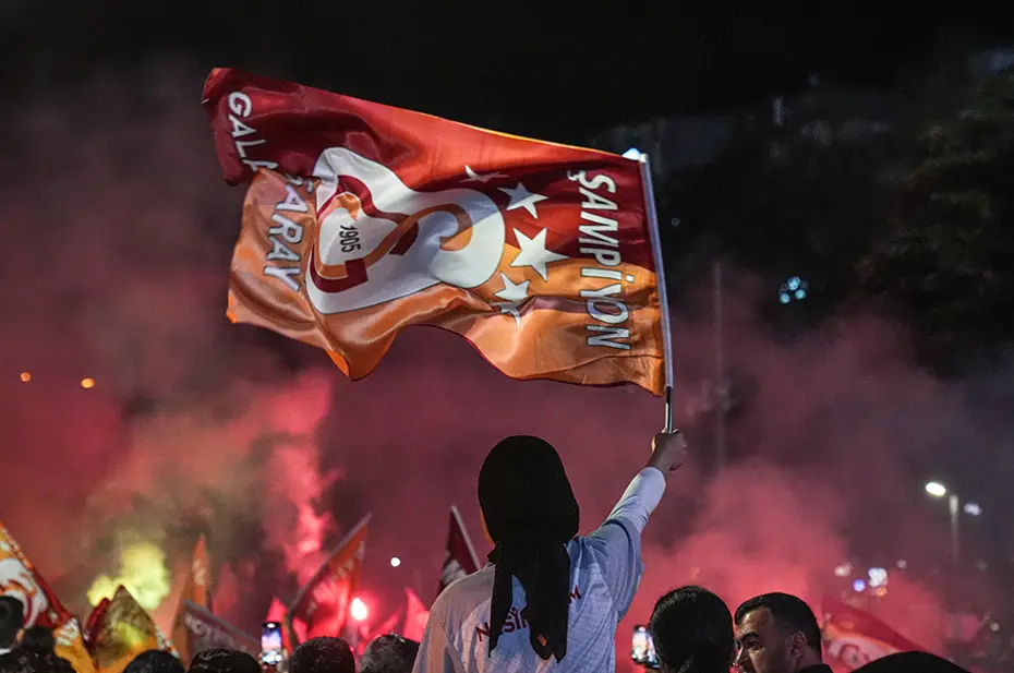 Galatasaraylı taraftarların şampiyonluk ve 5. yıldız kutlamalarından unutulmaz fotoğraflar - 50