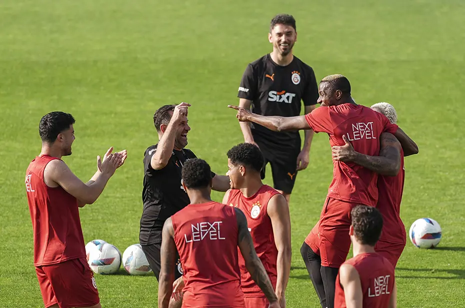 Galatasaray antrenmanında talihsiz an - 11 Galatasaray antrenmanında talihsiz an - 11