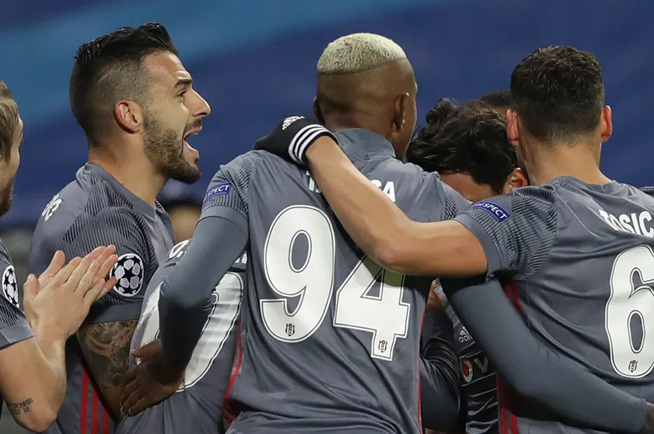 Yıllar sonra Beşiktaş'a geri dönüyor: Trabzonspor maçında tribündeydi - 4 Yıllar sonra Beşiktaş'a geri dönüyor: Trabzonspor maçında tribündeydi - 4
