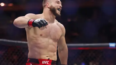 UFC yıldızını tanınmaz hale getiren nakavt: Hastaneden son halini paylaştı
