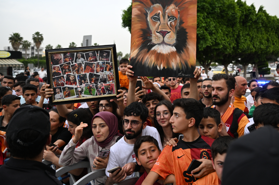 Galatasaray'a Adana'da coşkulu karşılama