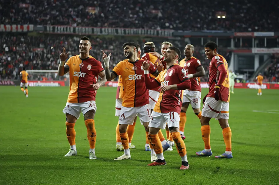 "En zor 90 dakika en kolayı oldu" | Spor yazarları Galatasaray için ne dedi? - 4 "En zor 90 dakika en kolayı oldu" | Spor yazarları Galatasaray için ne dedi? - 4