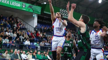 Anadolu Efes ligde normal sezonu lider tamamladı