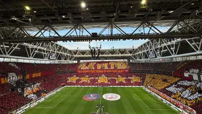 Galatasaray'dan dev koreografi: Mourinho ve Fenerbahçe'ye gönderme