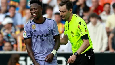 Vinicius Jr.'ın kırmızı kartı iptal edildi; ırkçı tezahürat yapan tribüne ceza