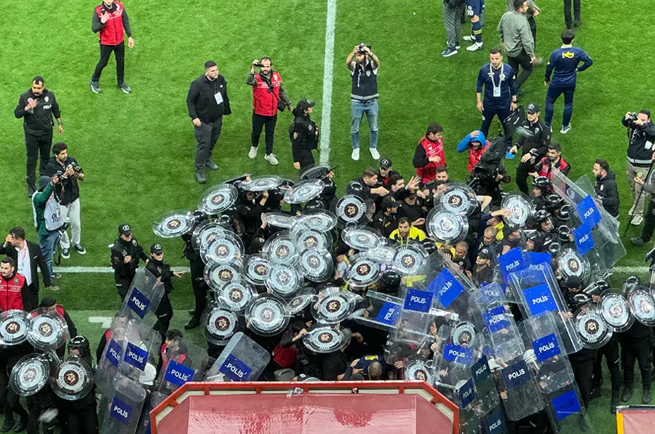 OLAYLI DERBİ: Fenerbahçeli 2 futbolcu hakkında zorla getirilme kararı - 2