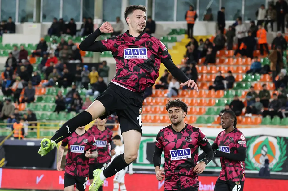 Dünyanın en iyi takımları açıklandı: Fenerbahçe ve Galatasaray'ın sıralamasında büyük değişim - 18