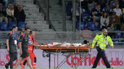 Ozan Kabak maça devam edemedi