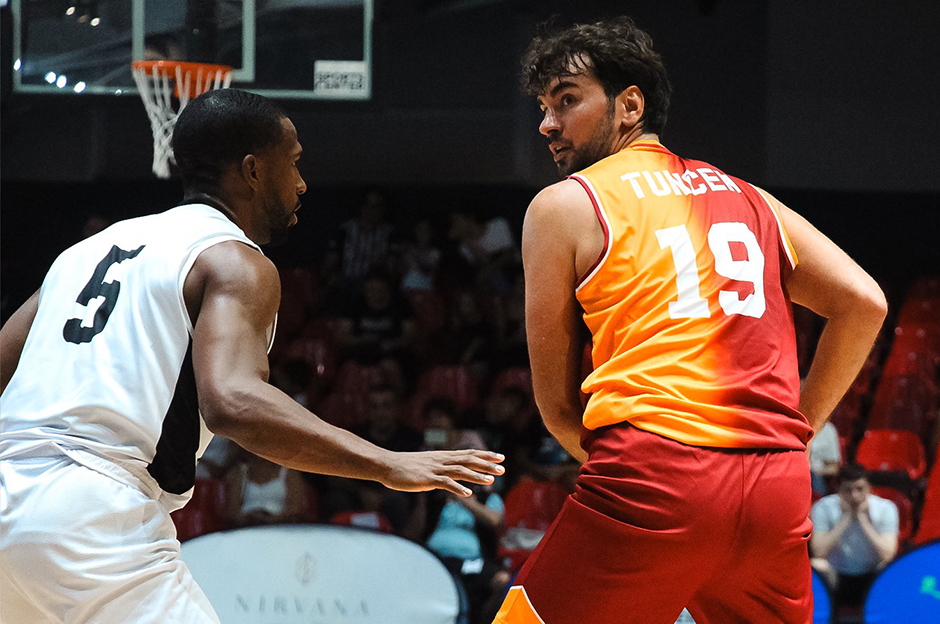 Beşiktaş, 16 sayı geriden gelerek Galatasaray Nef'i yendi