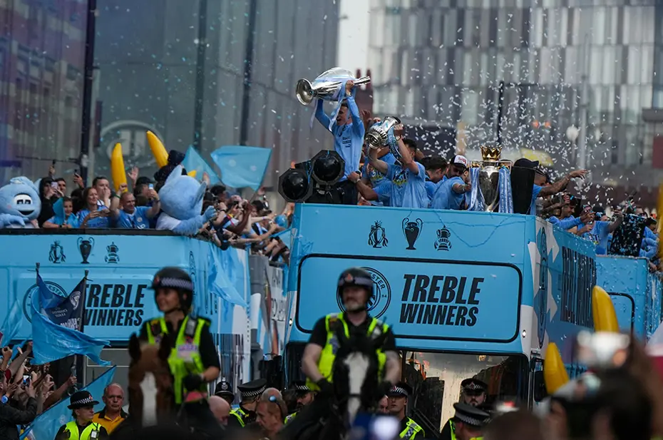 Manchester City'den 3 kupalı şov - 15