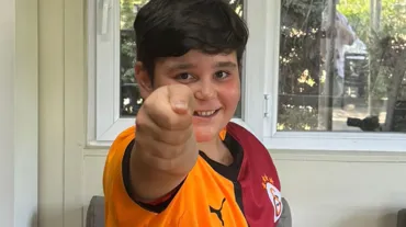 Kerem Aktürkoğlu'nun kayıtsız kalmadığı Galatasaraylı minik taraftar, Benfica'ya seslendi