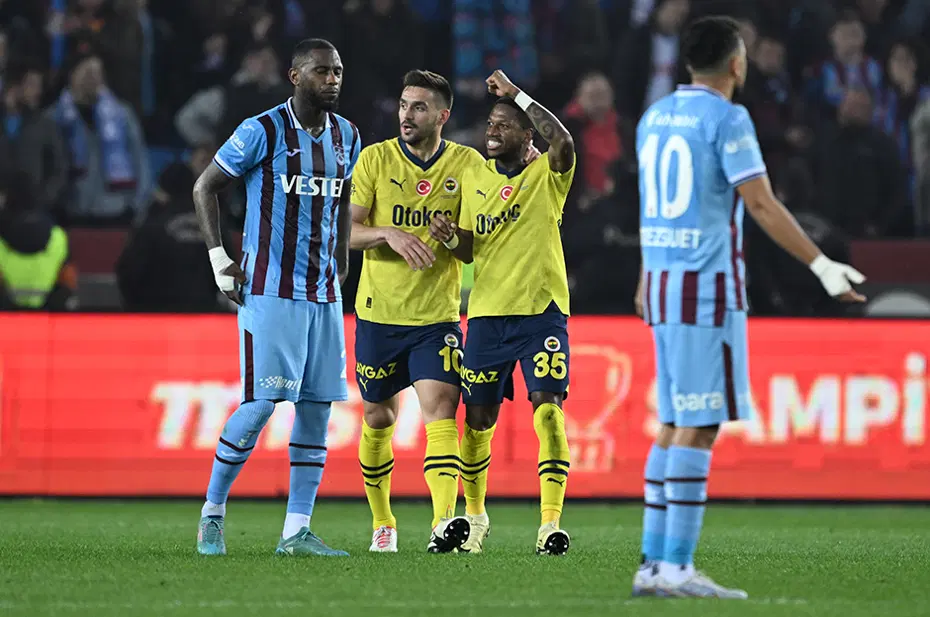 Fenerbahçe'ye galibiyeti getiren golden önce faul var mı? Trio ekibi yorumladı - 3