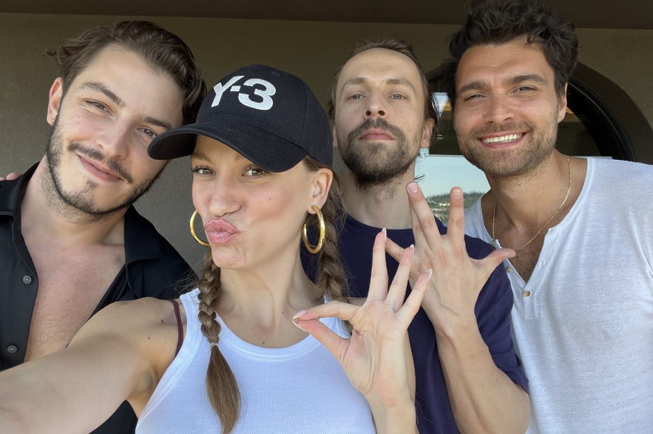 Serenay Sarıkaya oy kullanmaya Süper Lig ekibinin formasıyla gitti