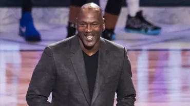 Michael Jordan, Charlotte Hornets'daki hisselerini devrediyor