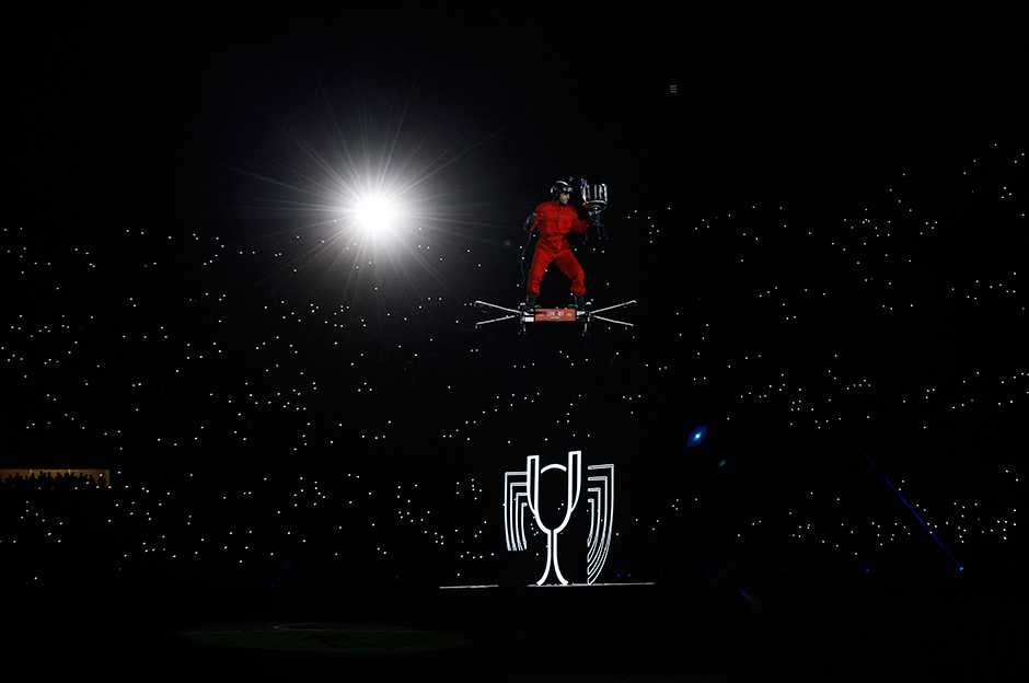 Futbol tarihinde böylesi görülmedi: Barcelona-Real Madrid finali öncesi muhteşem kupa seremonisi