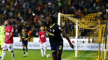 Fenerbahçeli futbolcular Ankaragücü galibiyetini değerlendirdi