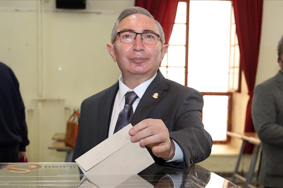 Galatasaray'da divan kurulu başkanlığına yeniden Aykutalp Derkan seçildi