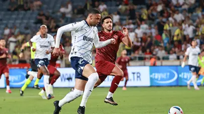 Fenerbahçe'de ilkler yaşandı: Mert Müldür'ün kartı, En-Nesyri'nin golü