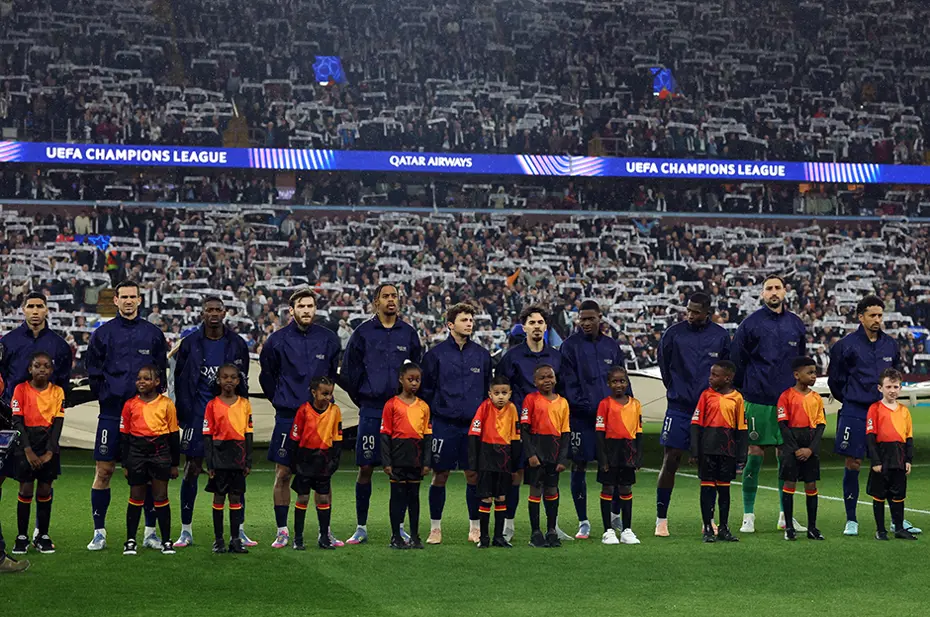 Şampiyonlar Ligi gecesi inanılmaz hatayla başladı: Futbolcular kulaklarına inanamadı - 2