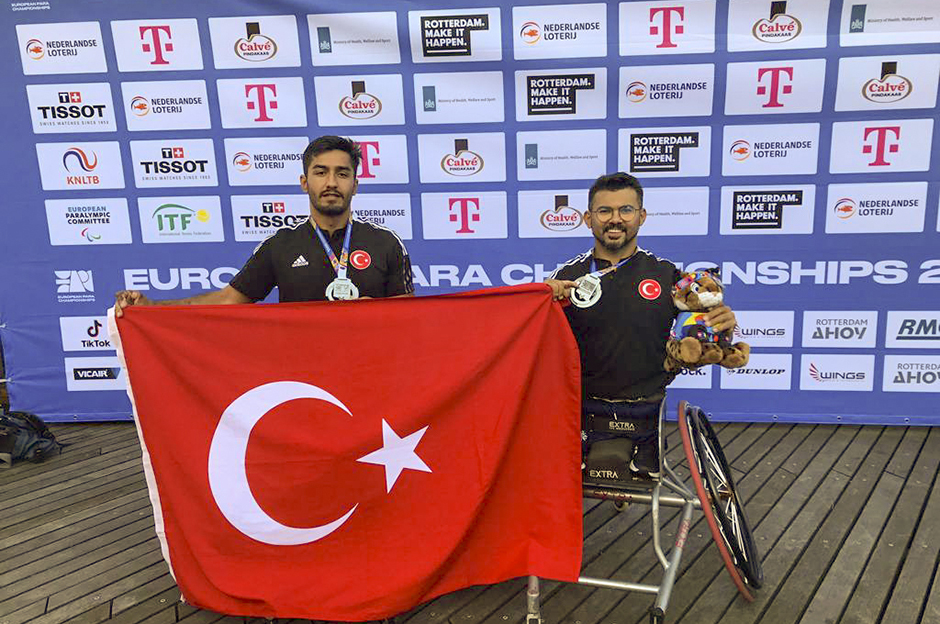 Milli tenisçiler Uğur Altınel ve Ahmet Kaplan, çiftlerde gümüş madalya kazandı