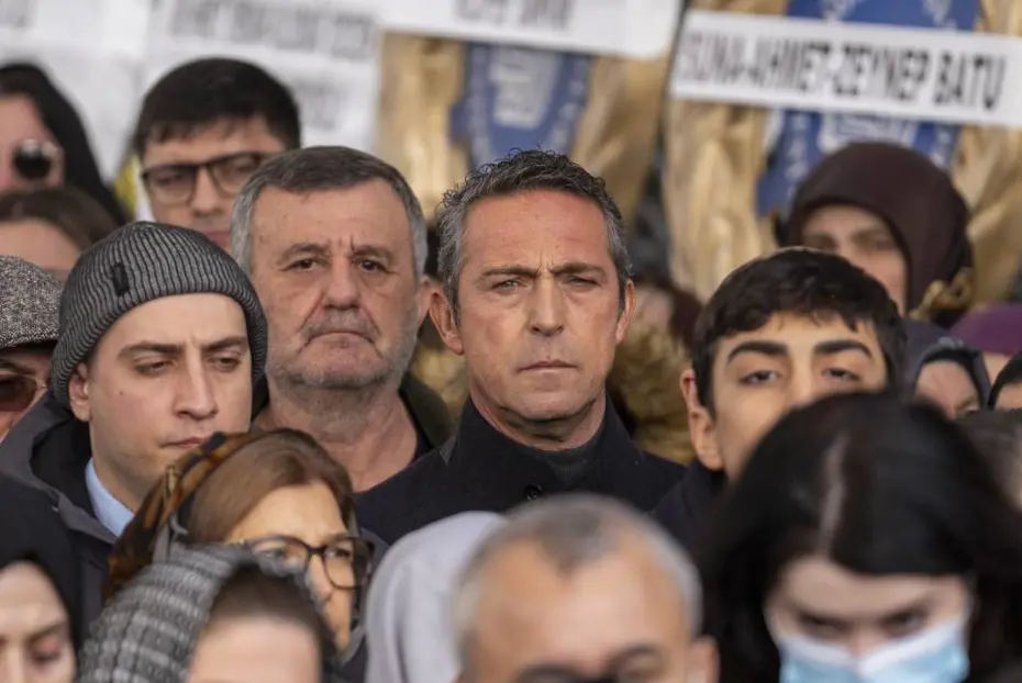 Kartalkaya’daki felakette hayatını kaybeden Fenerbahçeli yüzücü Vedia Nil Apak ve annesi Ferda Apak, toprağa verildi - 3