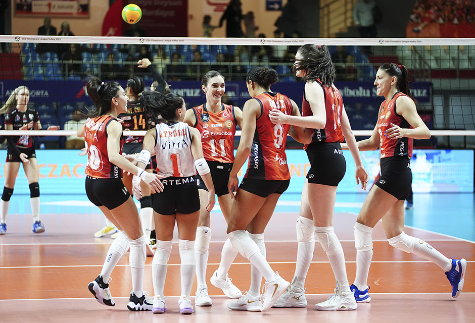 Eczacıbaşı set vermeden kazandı