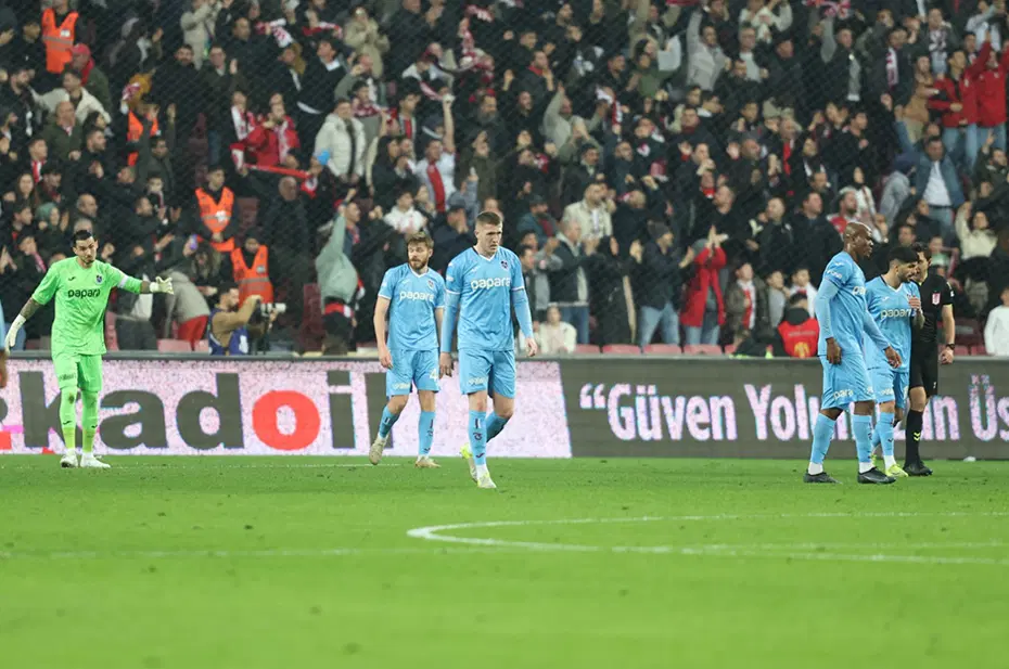 Bu sezon üst üste iki maç kazanamayan Trabzonspor'a sert eleştiri: "Yeter artık bıktırdınız" - 5