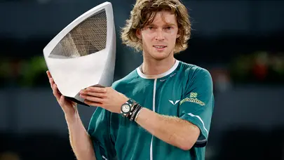 Madrid Açık Tenis Turnuvası'nı erkeklerde Rublev kazandı