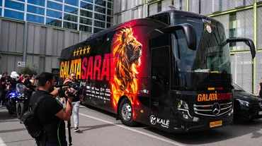 Galatasaray otobüsüne taşlı saldırı