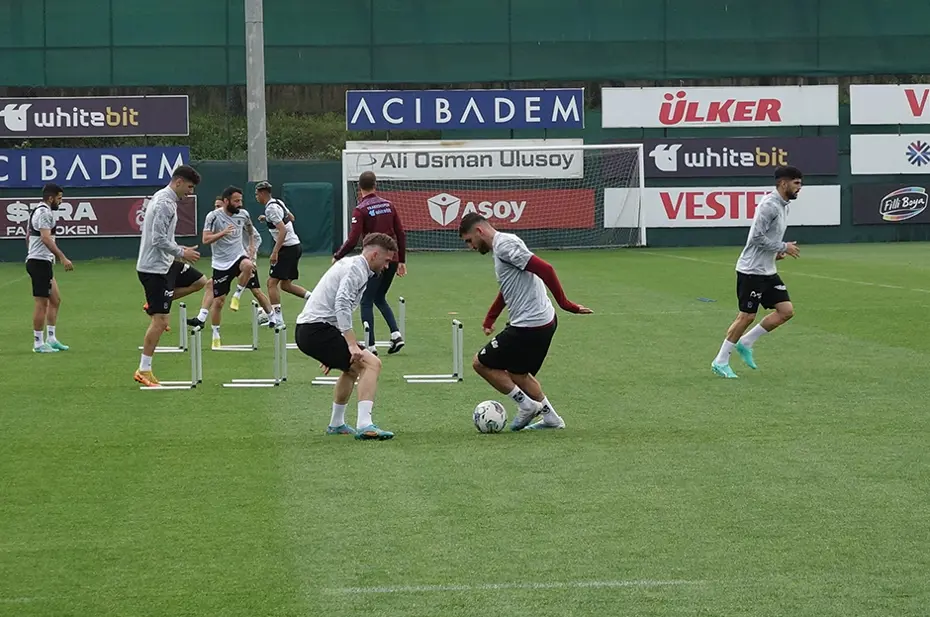 Trabzonspor idmanında üzücü gelişme: Sahayı böyle terk etti - 3