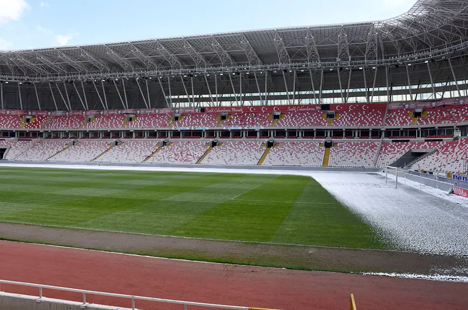 Sivasspor - Fenerbahçe maçı öncesi zeminin son durumu: Hava eksi 14 derece - 3 Sivasspor - Fenerbahçe maçı öncesi zeminin son durumu: Hava eksi 14 derece - 3